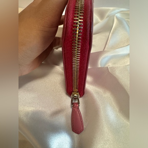 Prada Saffiano Zippy Compact Wallet EUC - Picture 3 of 15